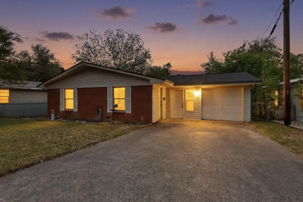 6808 Daugherty Street, Austin