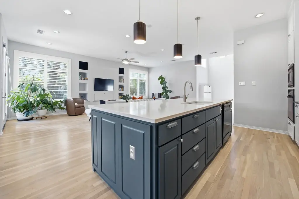 406 Hazeltine Drive, Lakeway