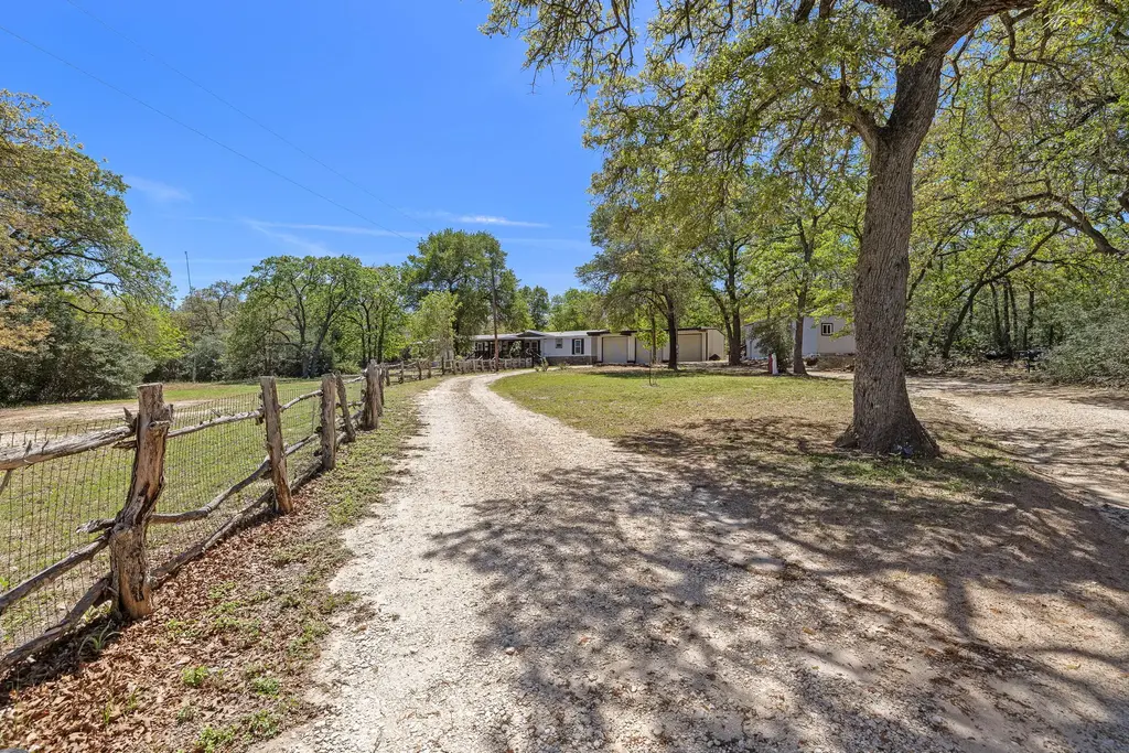 541 Hidden Oaks Drive, Elgin
