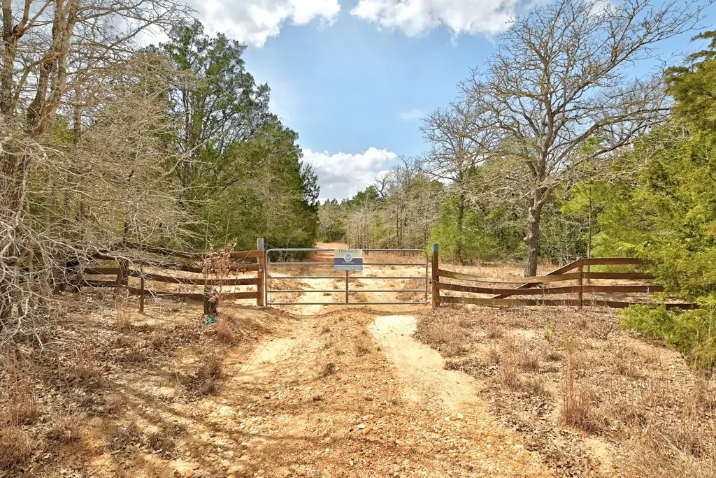 109 Crepe Myrtle Road, Bastrop