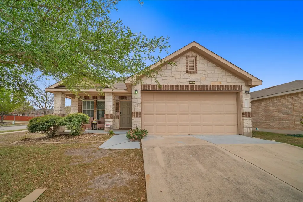 111 Lynn Crest Bend, Buda