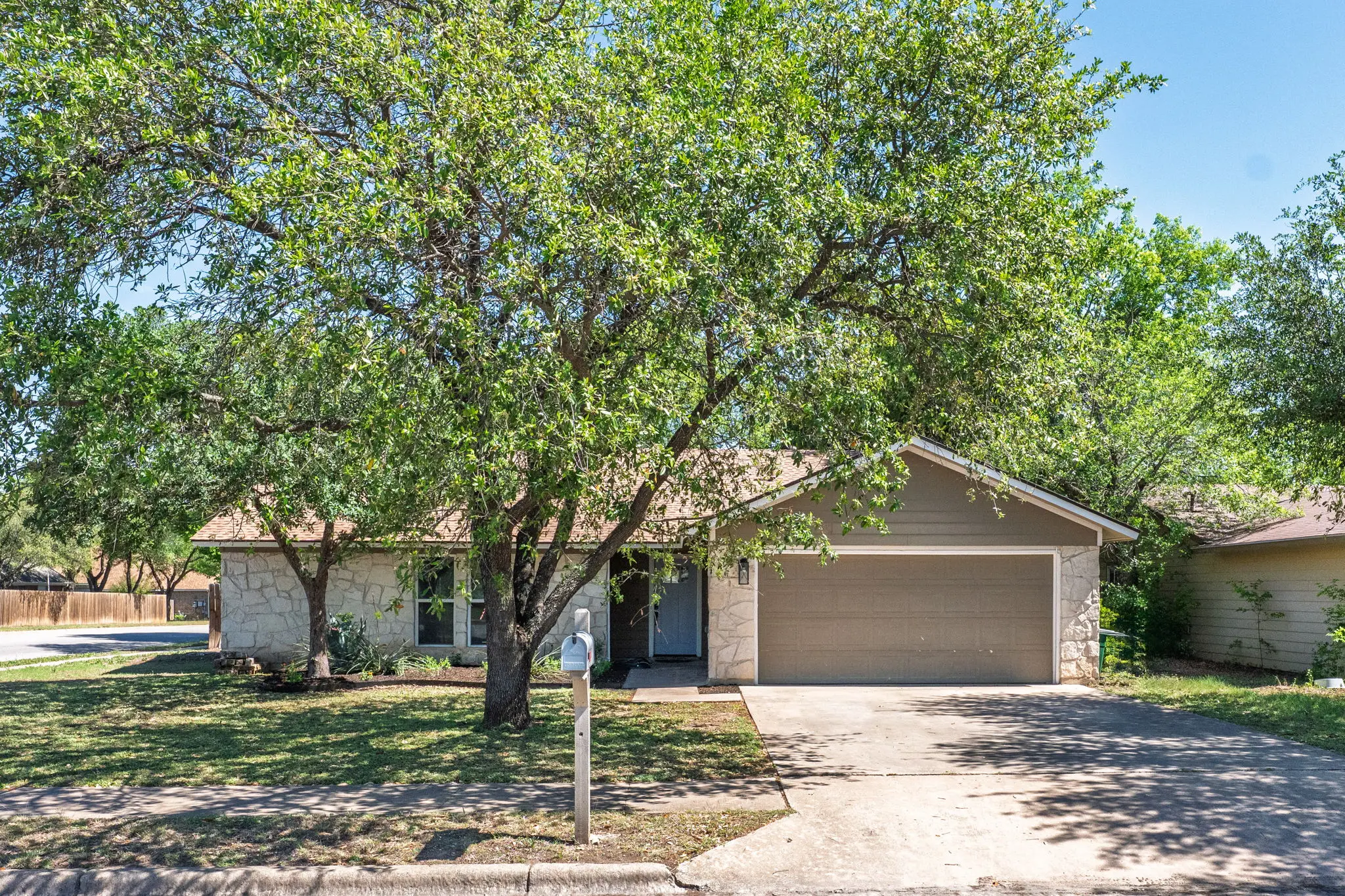 Photo of Listing #8319797