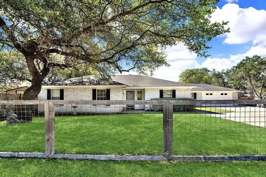 1106 Amanda, Canyon Lake
