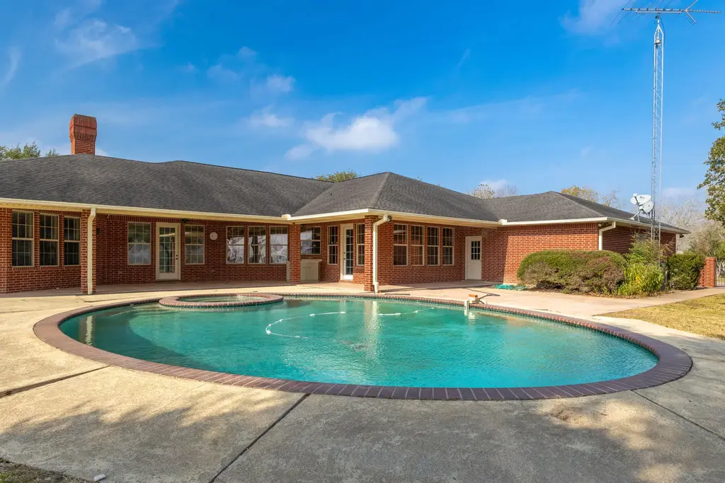 803 S Converse Street, Flatonia