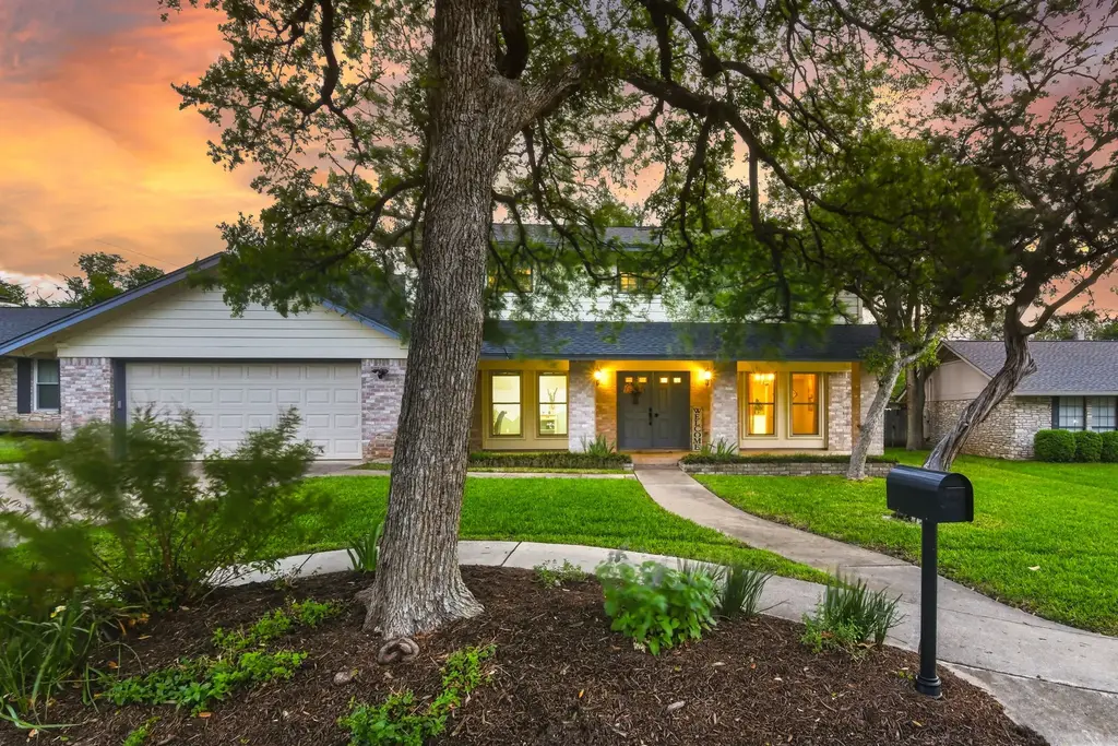1306 Oakridge Drive, Round Rock