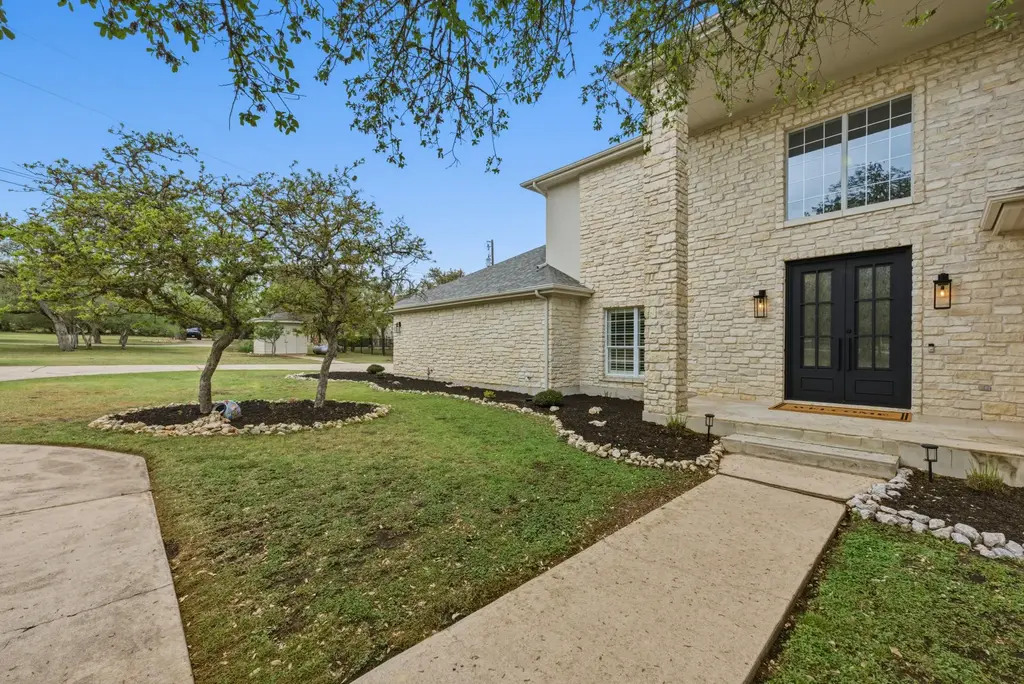 900 Canyonwood Drive, Dripping Springs