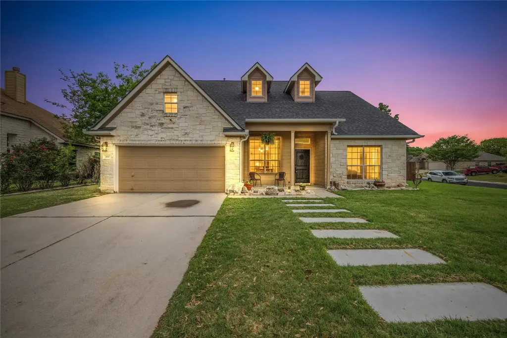 300 River Bluff Circle, Georgetown