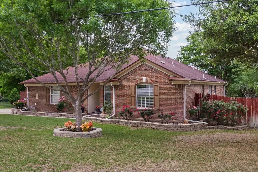 315 Appleton Court, Buda