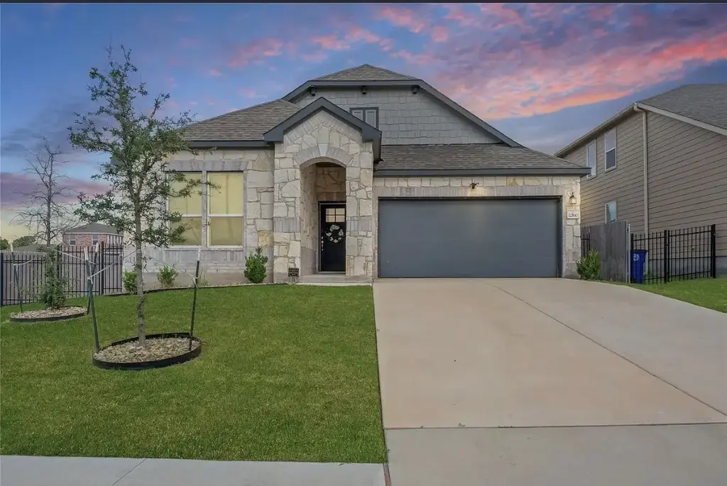 12500 Karasu Drive, Manor