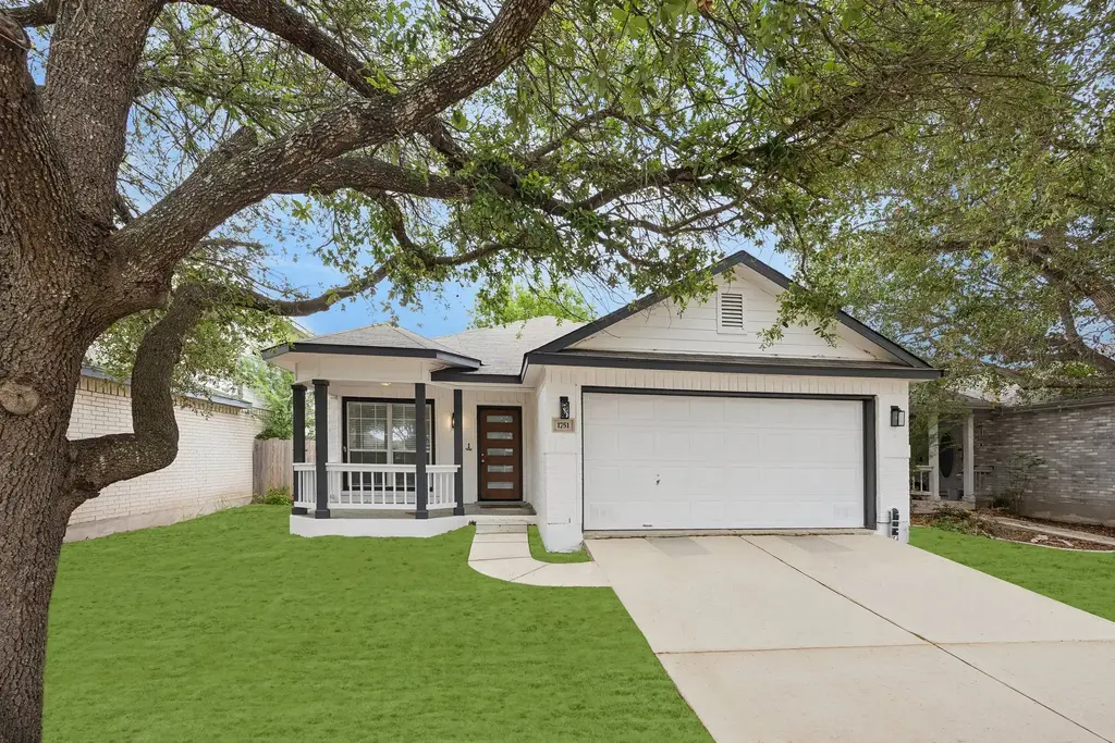 1751 Joy Spring, New Braunfels