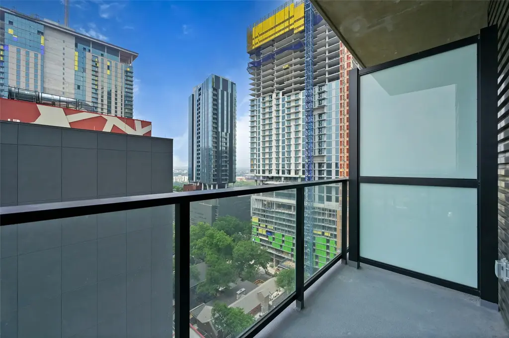 84 East Avenue 1707, Austin