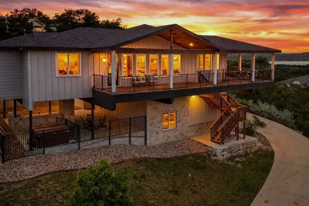 20901 Broken Arrow Street, Lago Vista