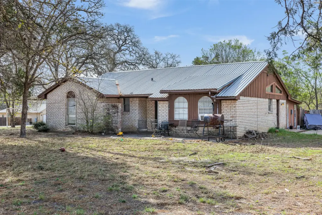 213 Indian Oak Drive, Bastrop
