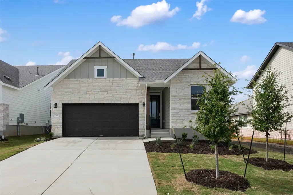 242 Crater Lake Drive, Dripping Springs