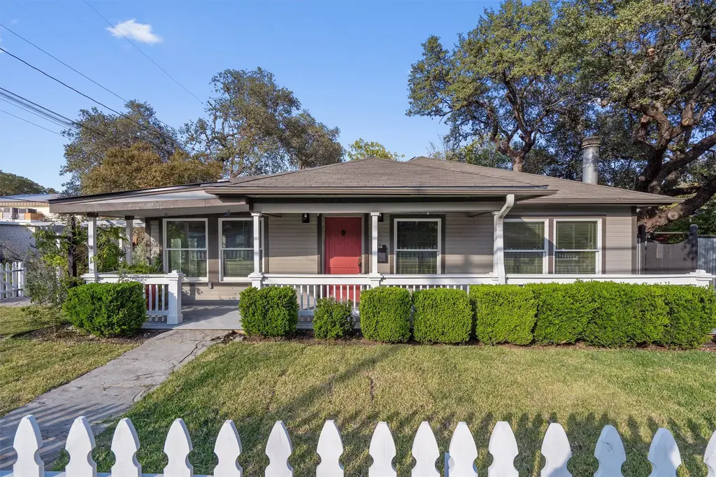 400 E Monroe Street, Austin