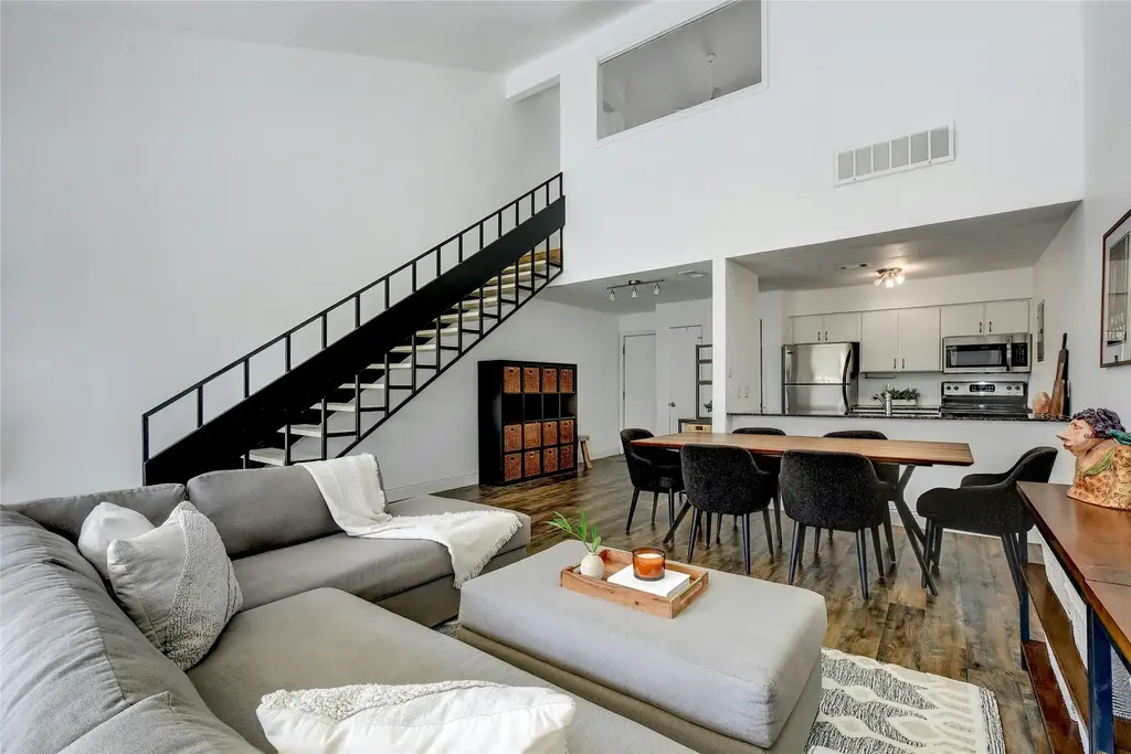 1818 S Lakeshore Boulevard 30, Austin