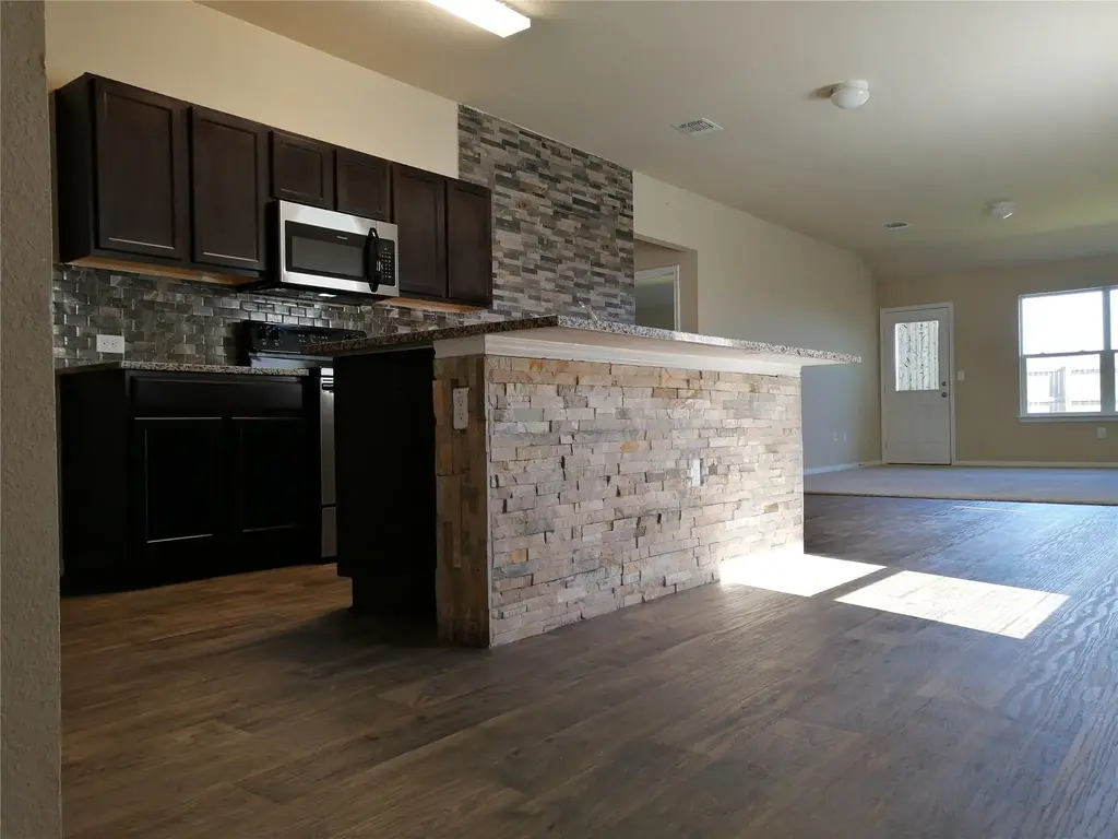 14313 Almodine Road, Manor
