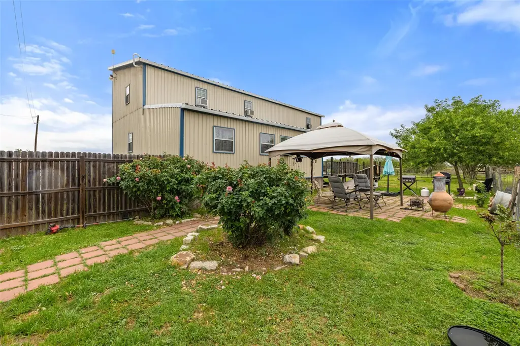 3210 County Road 226, Giddings