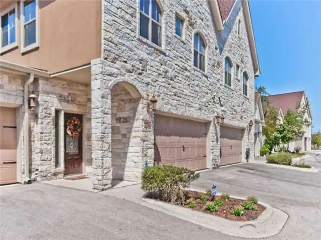 9122 Balcones Club Drive 6, Austin
