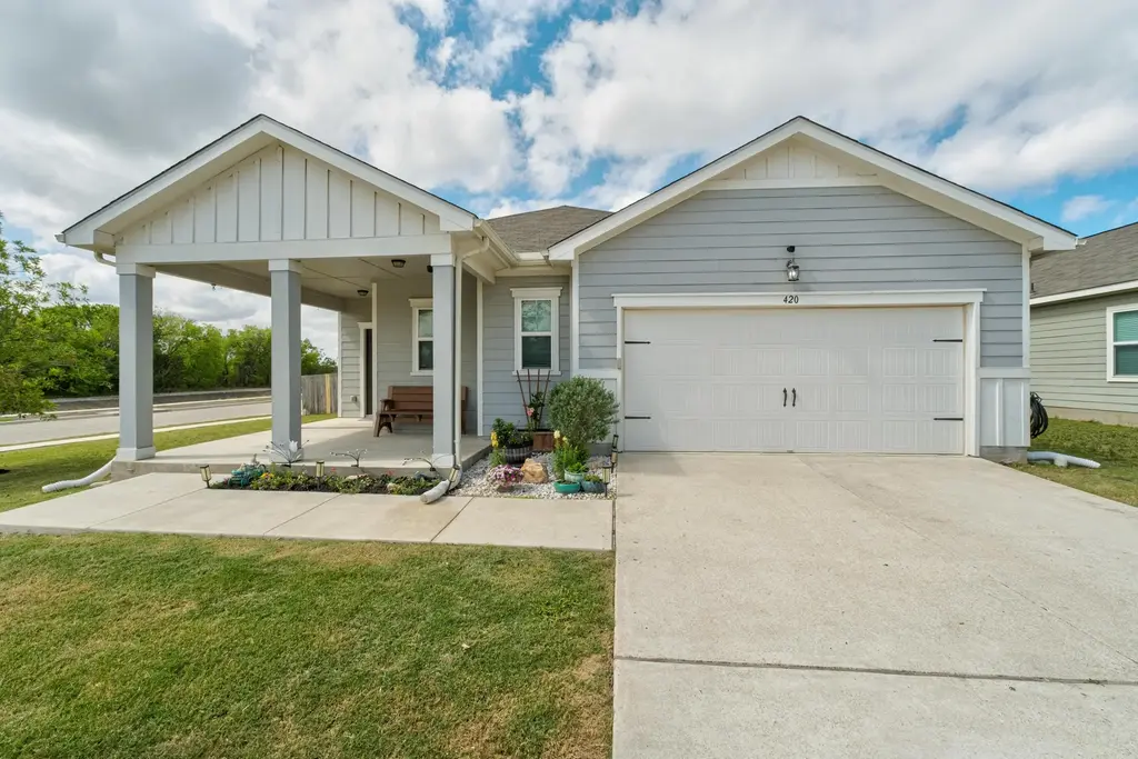 420 Seneca Loop, Kyle