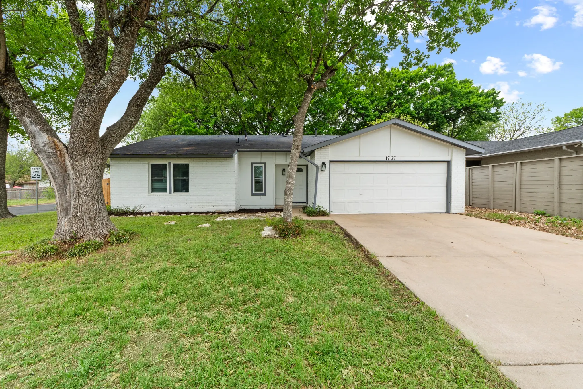 Photo of Listing #2407178