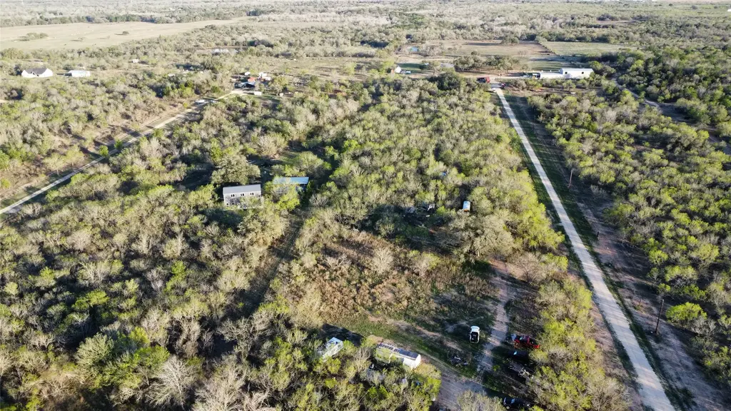 2209 Callihan Road, Luling