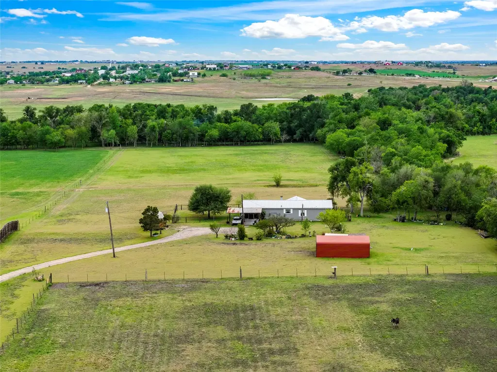 820 County Road 454, Taylor