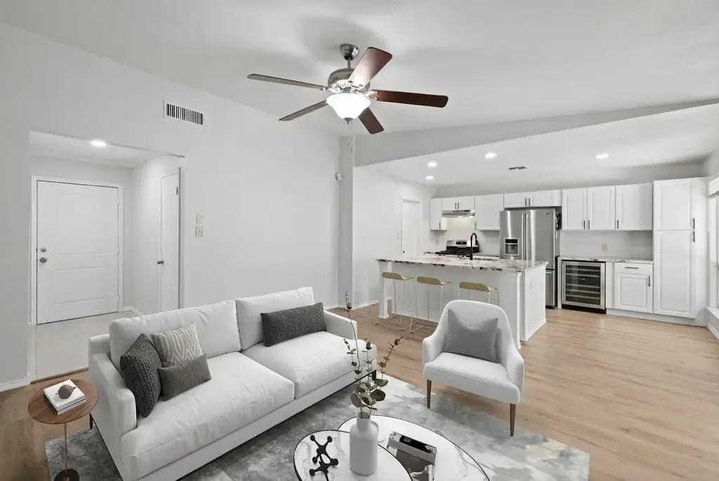 10001 Woodglen Drive, Austin
