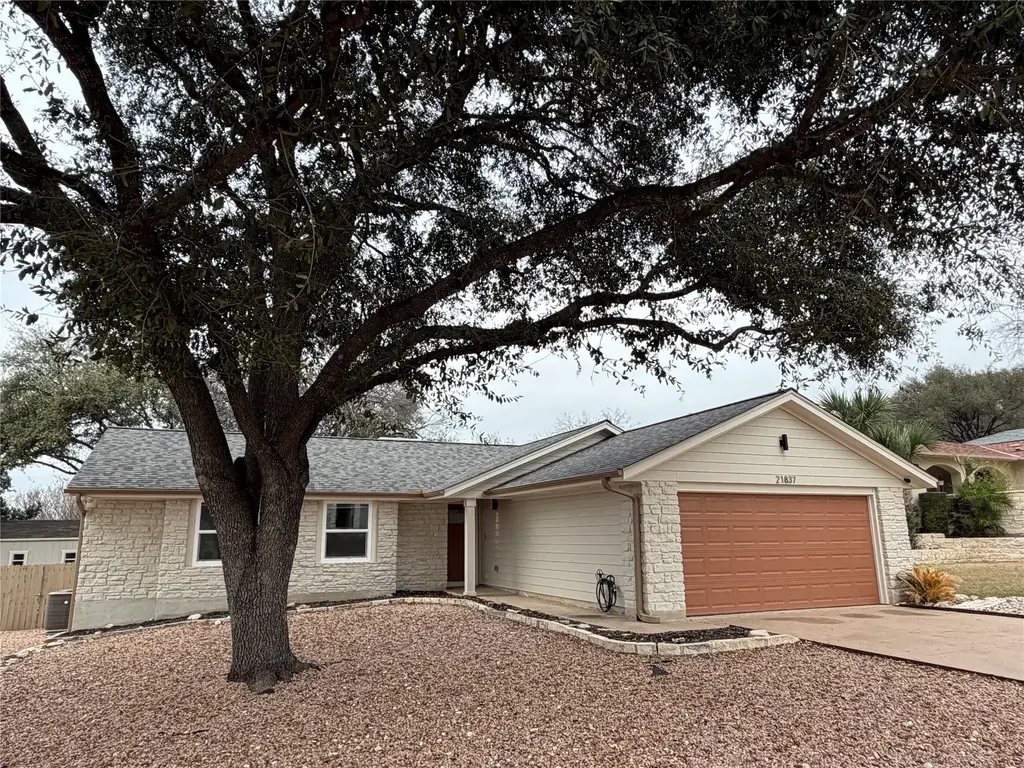 21837 Ticonderoga Avenue, Lago Vista