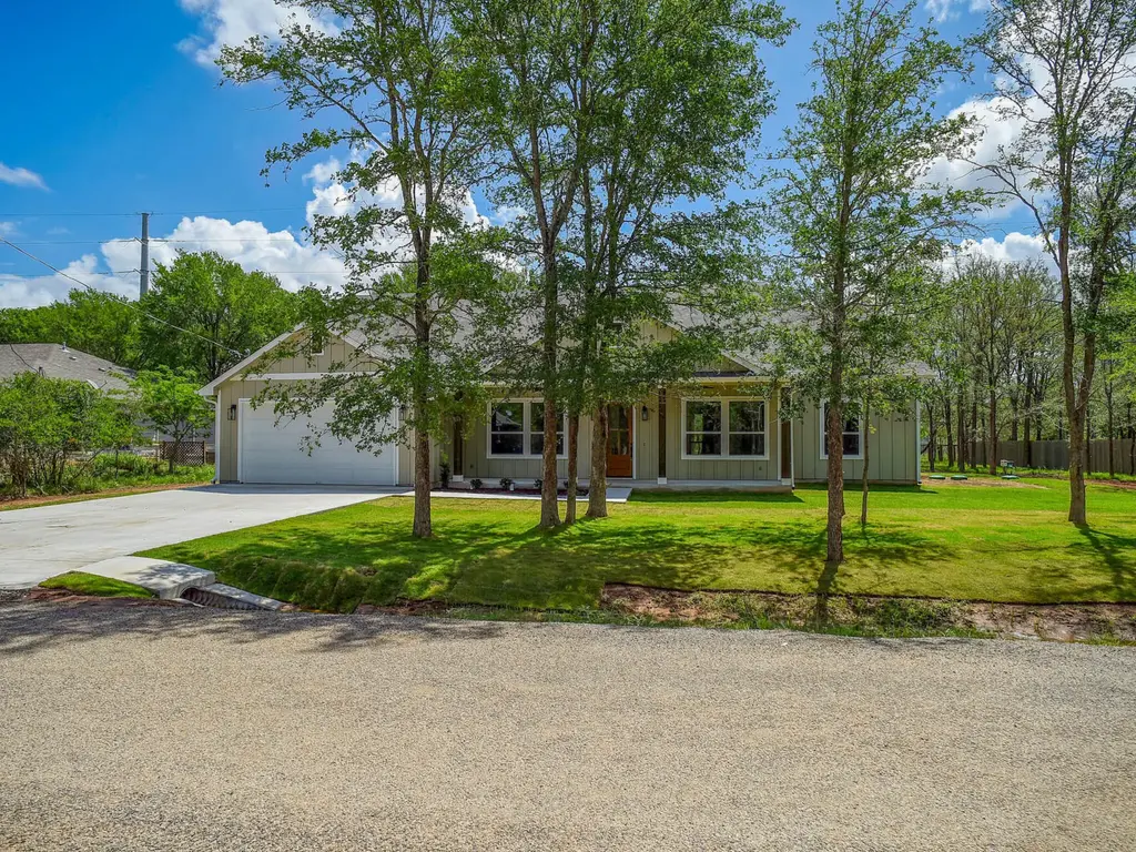 207 Waipahoehoe Drive, Bastrop