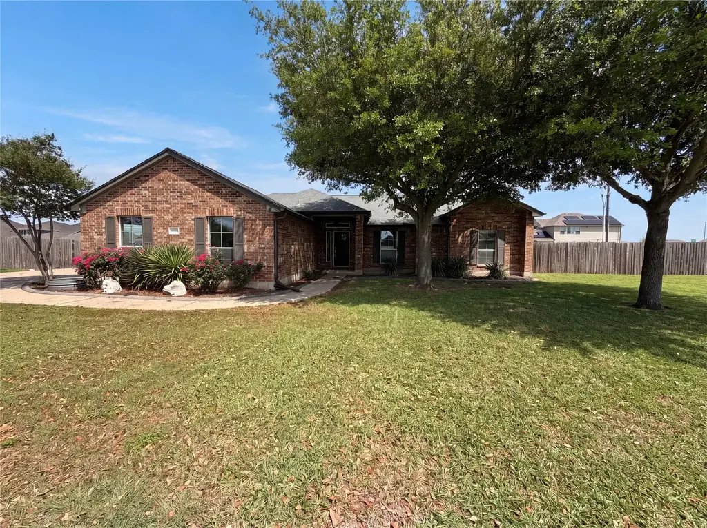 116 San Jacinto, Hutto