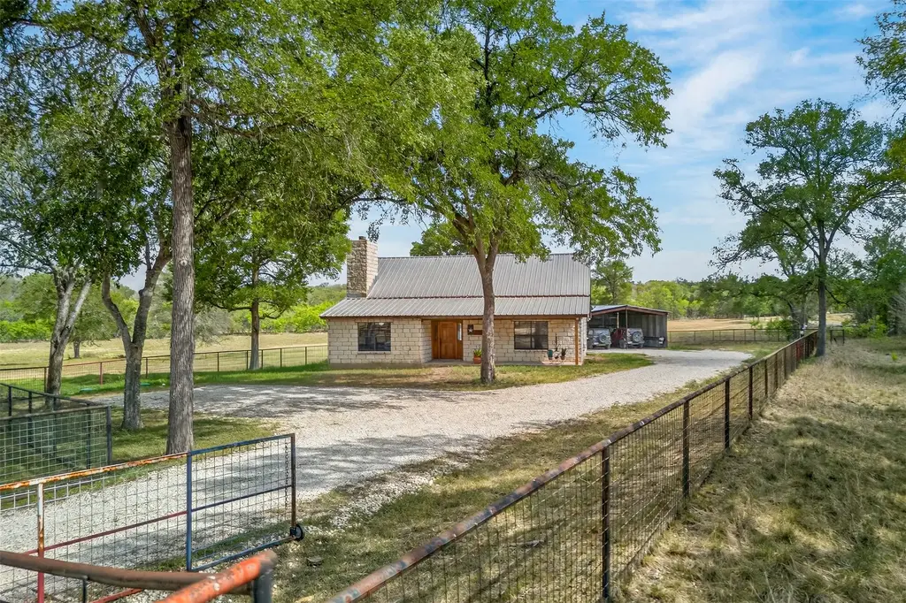 1077 Burdette Wells Road, Lockhart