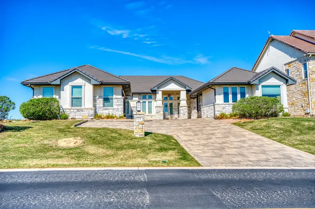 124 Apache Tears Drive, Horseshoe Bay