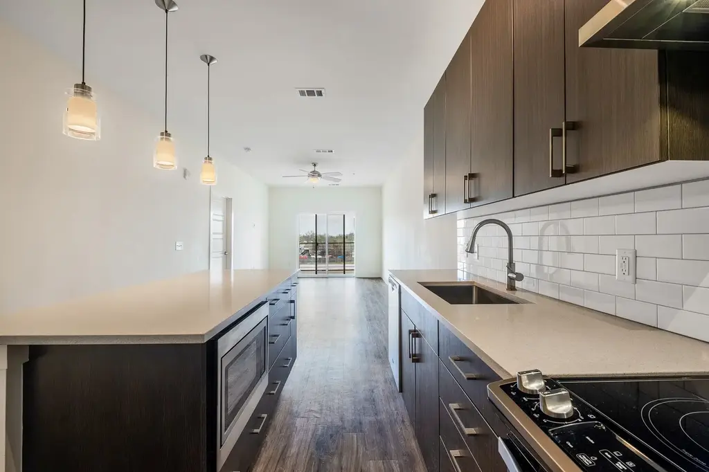 6444 Burnet Road 207, Austin