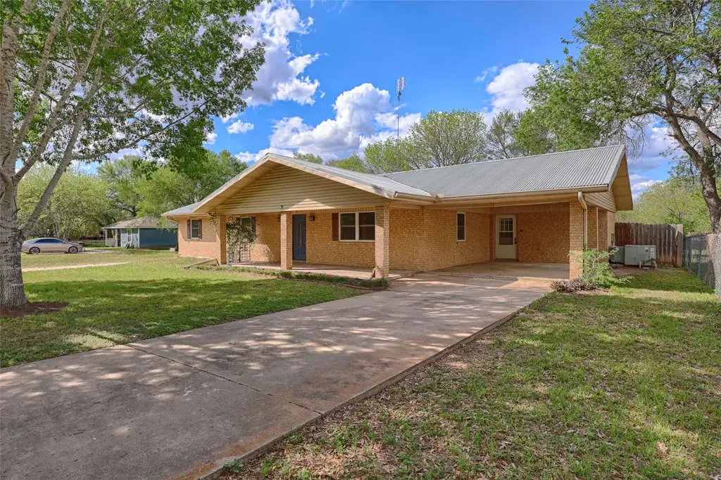705 S La Grange Street, Flatonia