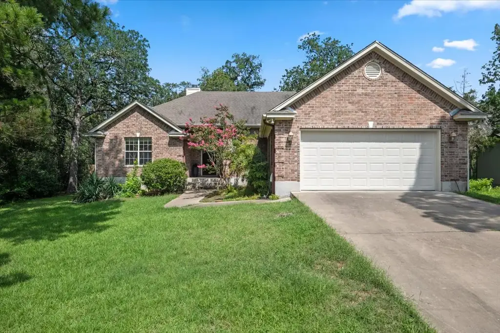 415 Tahitian Drive, Bastrop