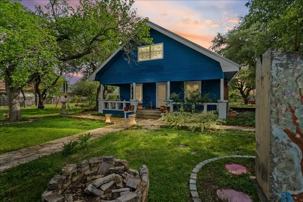 316 Mesquite Street, Bertram