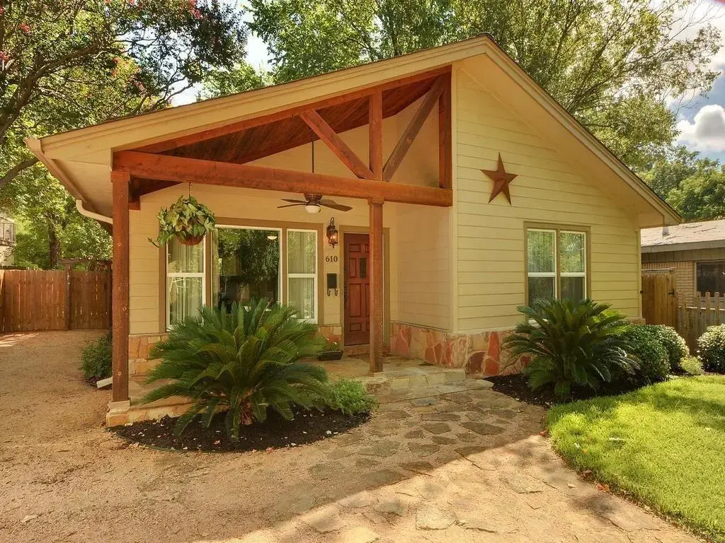 610 W North Loop Boulevard, Austin