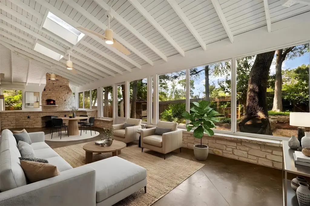 2112 Wychwood Drive, Austin