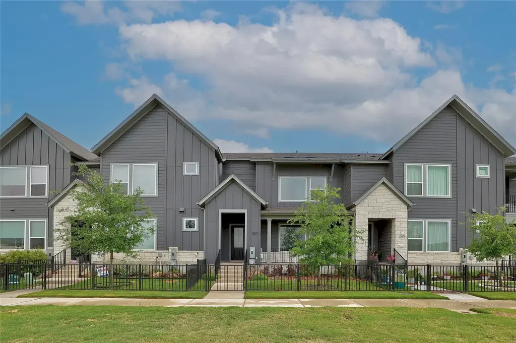 207 Flowers Avenue, Hutto