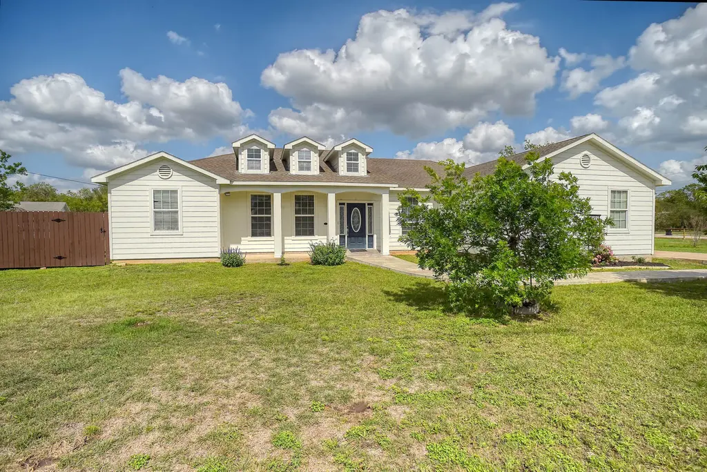 102 W Oak Loop, Cedar Creek