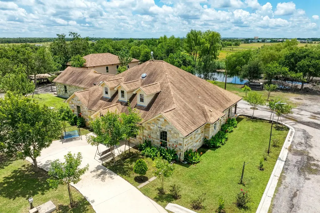 15611 Giese Lane, Manor