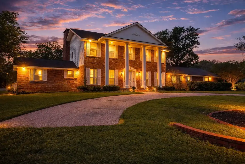 301 Cedar Circle, Brenham