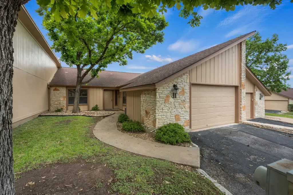 11 Oaks Place, Lago Vista