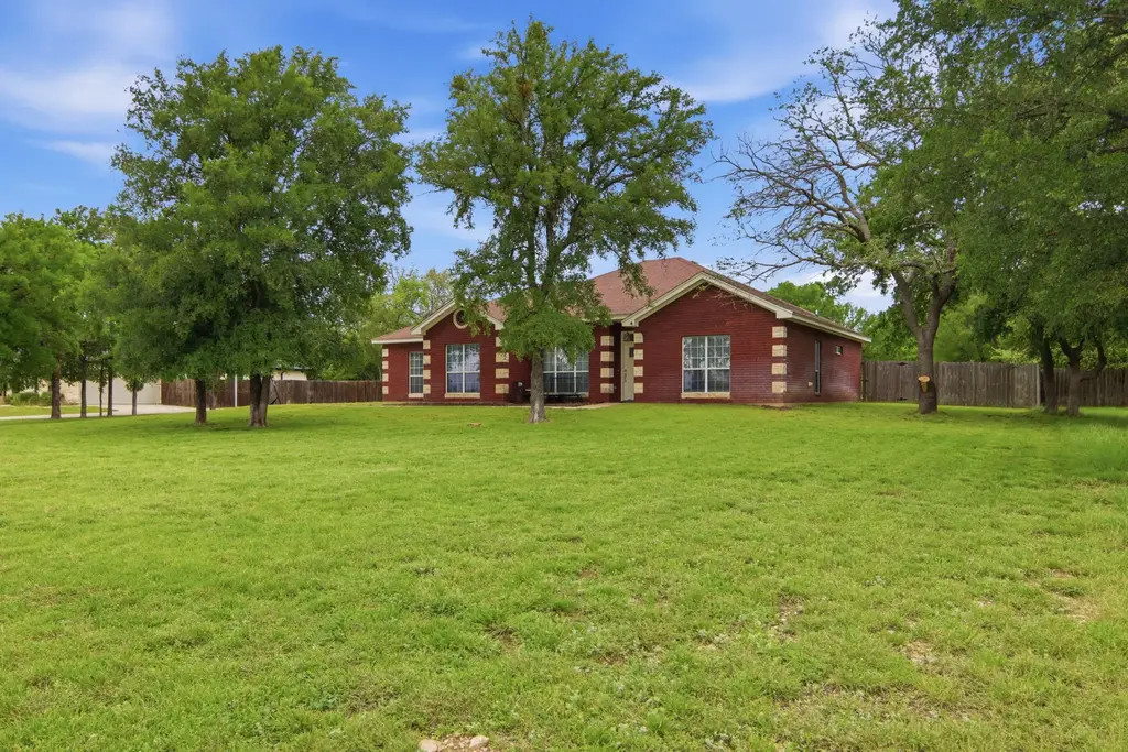 1398 County Road 3152, Kempner