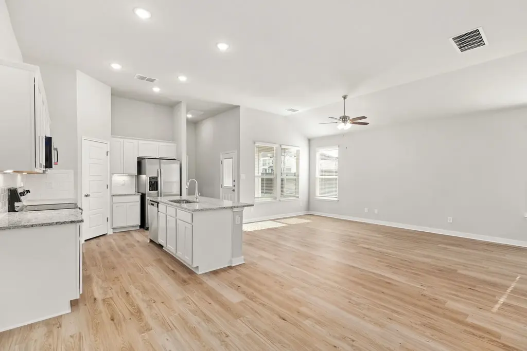 130 Schrader Unit B Drive B, Buda