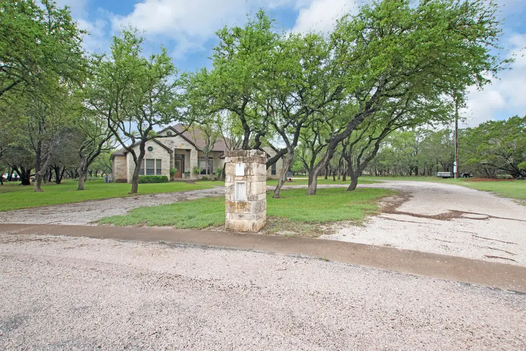 109 Camm Lary Circle, Burnet