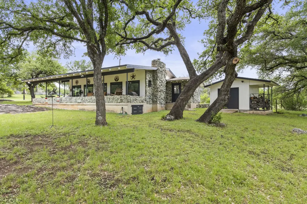 160 Lake Shore Drive, Horseshoe Bay