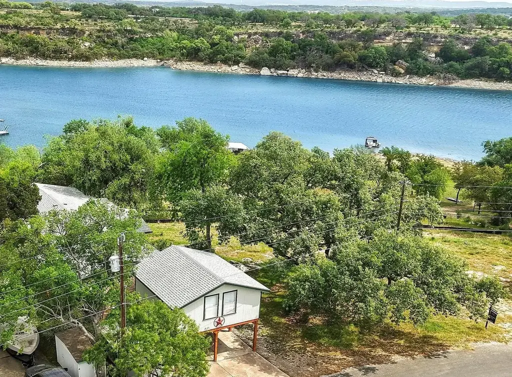 1019 Lake Shore Drive, Spicewood