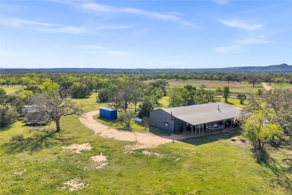 6475 County Road 216, Llano